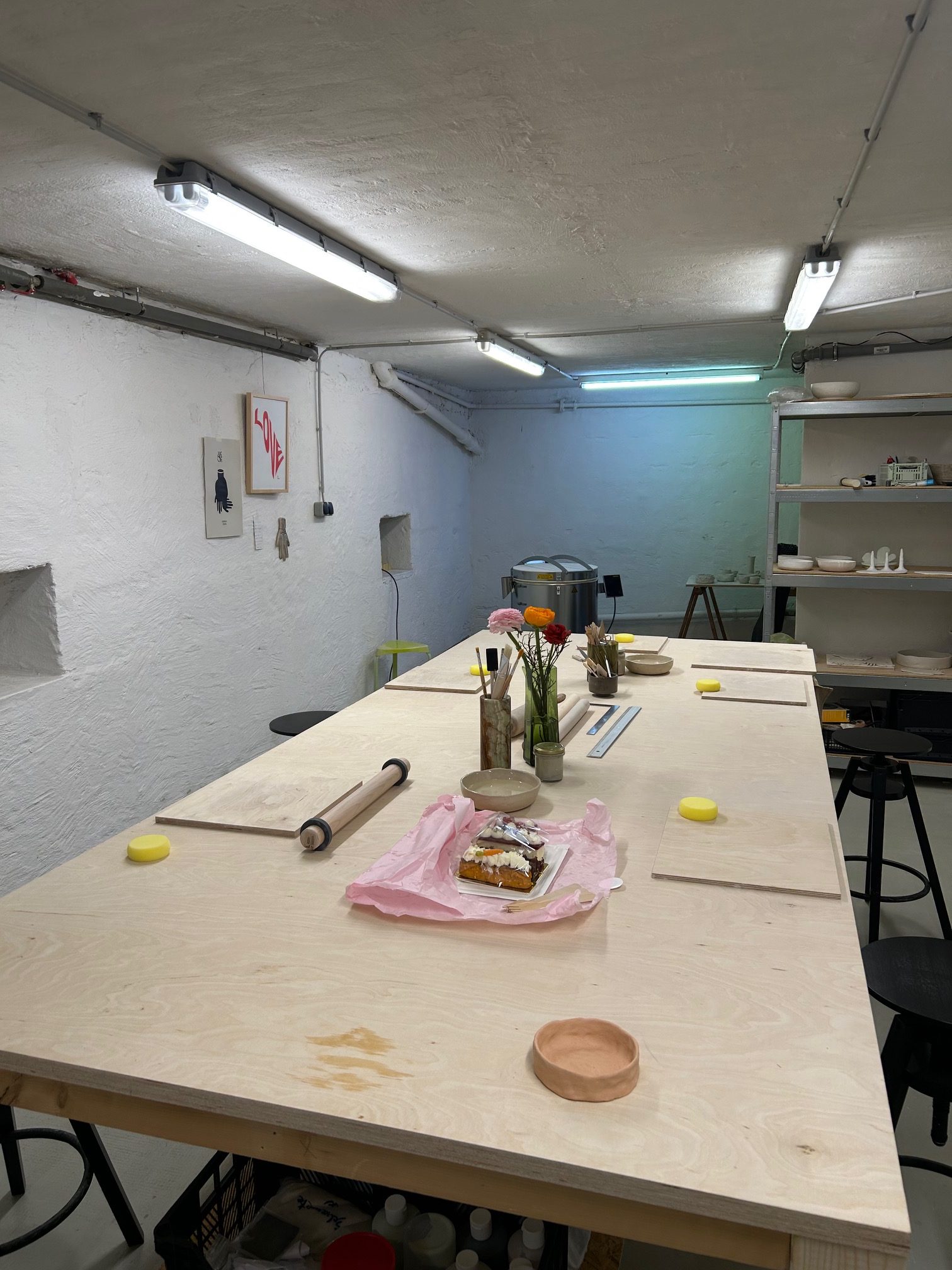 Im atelier akok kreiert Isi besondere Keramik.