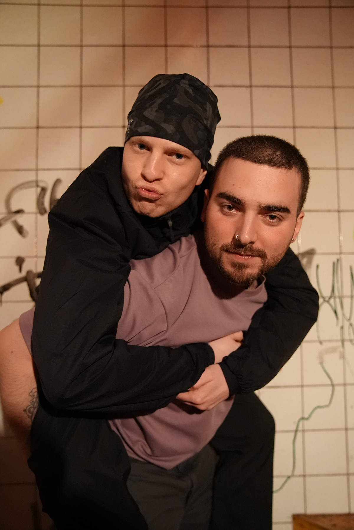 Joyboy und DJ Brexit legen bei der Dachsession auf Fridas Pier auf.