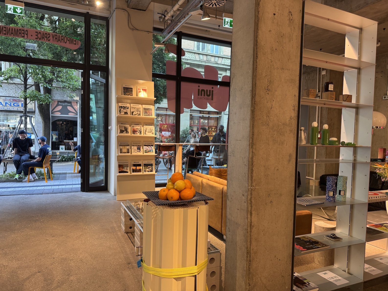 Juni Essentials in der Tübinger Straße: Café-Bar-Hybrid trifft auf ...