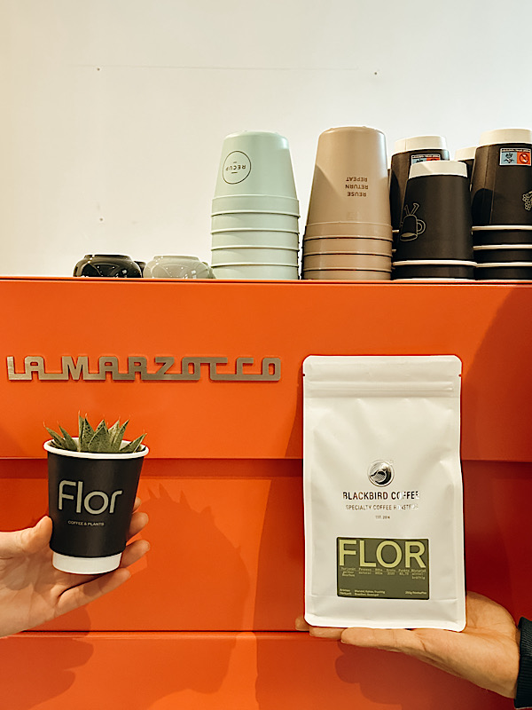 Der Kaffee kommt von Blackbird Coffee und wird eigens für das Flor geröstet.