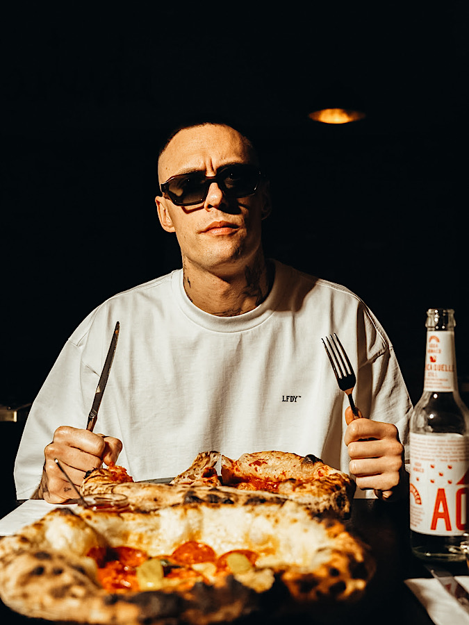 Hinter L’Artista steckt der Sohn neapolitanischer Eltern, Nico Zingariello