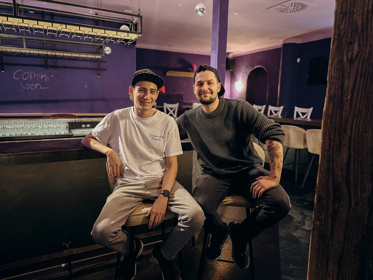Tim Mayer und Maximilian Koppermann, Gründer der Backstage Bar in Stuttgart